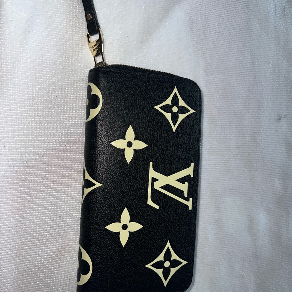 Louis Vuitton Black and Cream Wallet